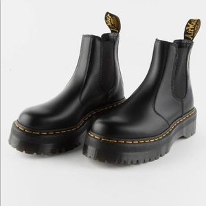 Dr. Martens 2976 Quad Chelsea Boots